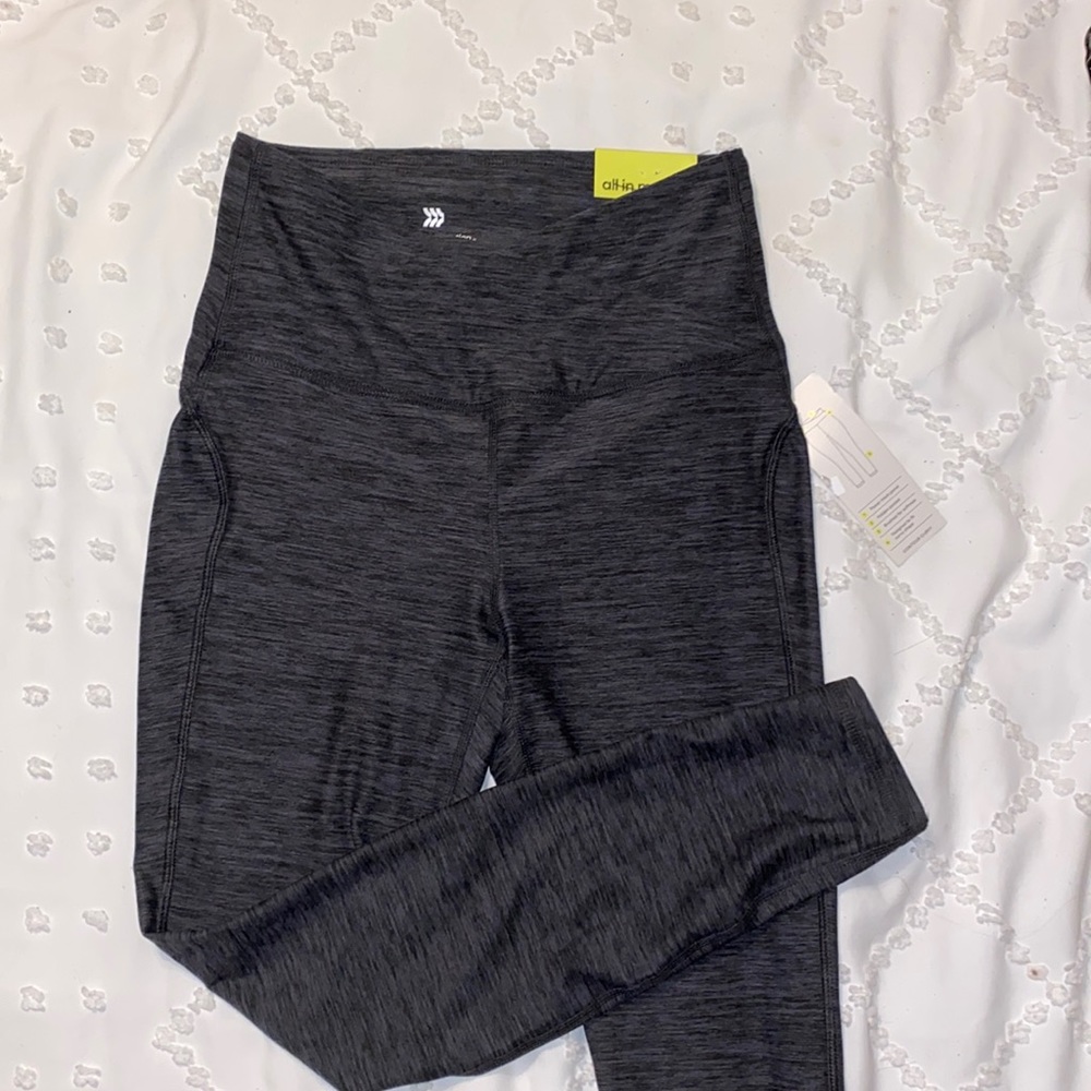 SOLD— NWT Contour Curvy High Rise Leggings